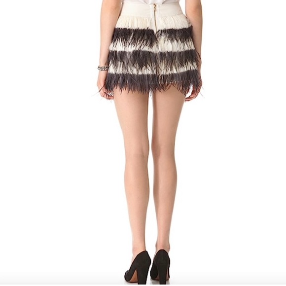 Club Monaco • Bridget mini skirt • size 4 - Picture 2 of 7